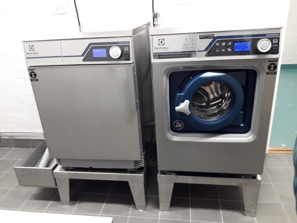 Tvättmaskiner bredvid varandra